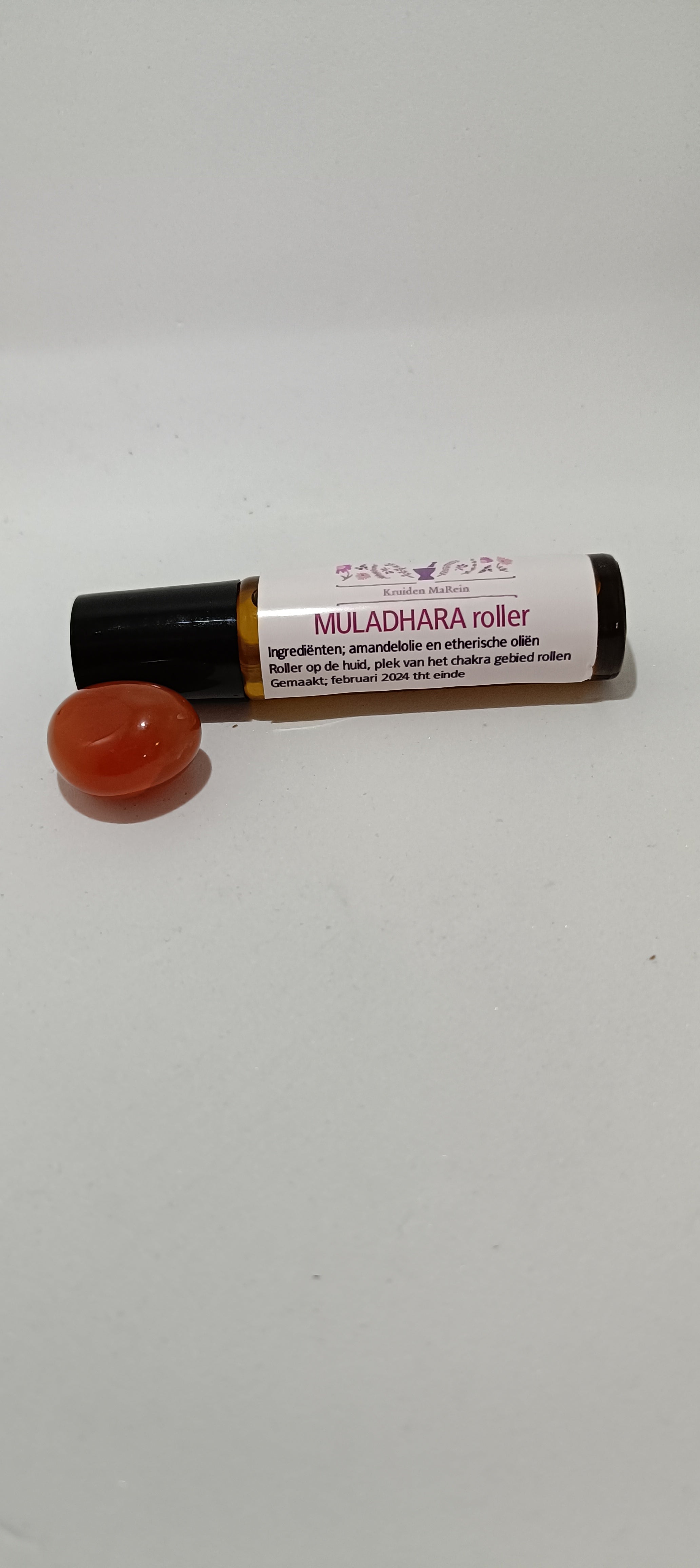 Wortelchakra roller met bijhorende steen